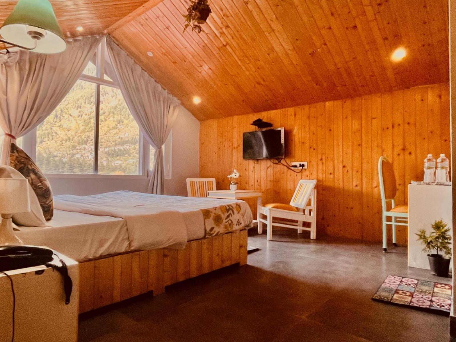 Hadimba Hill View By Hadimba Palace, Manali - Premium Room ! Family Hotel ! Parking ! Near Hadimba Temple エクステリア 写真