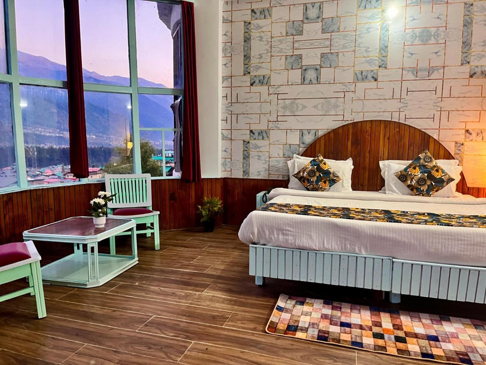Hadimba Hill View By Hadimba Palace, Manali - Premium Room ! Family Hotel ! Parking ! Near Hadimba Temple エクステリア 写真