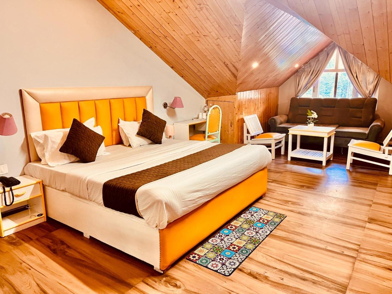 Hadimba Hill View By Hadimba Palace, Manali - Premium Room ! Family Hotel ! Parking ! Near Hadimba Temple エクステリア 写真