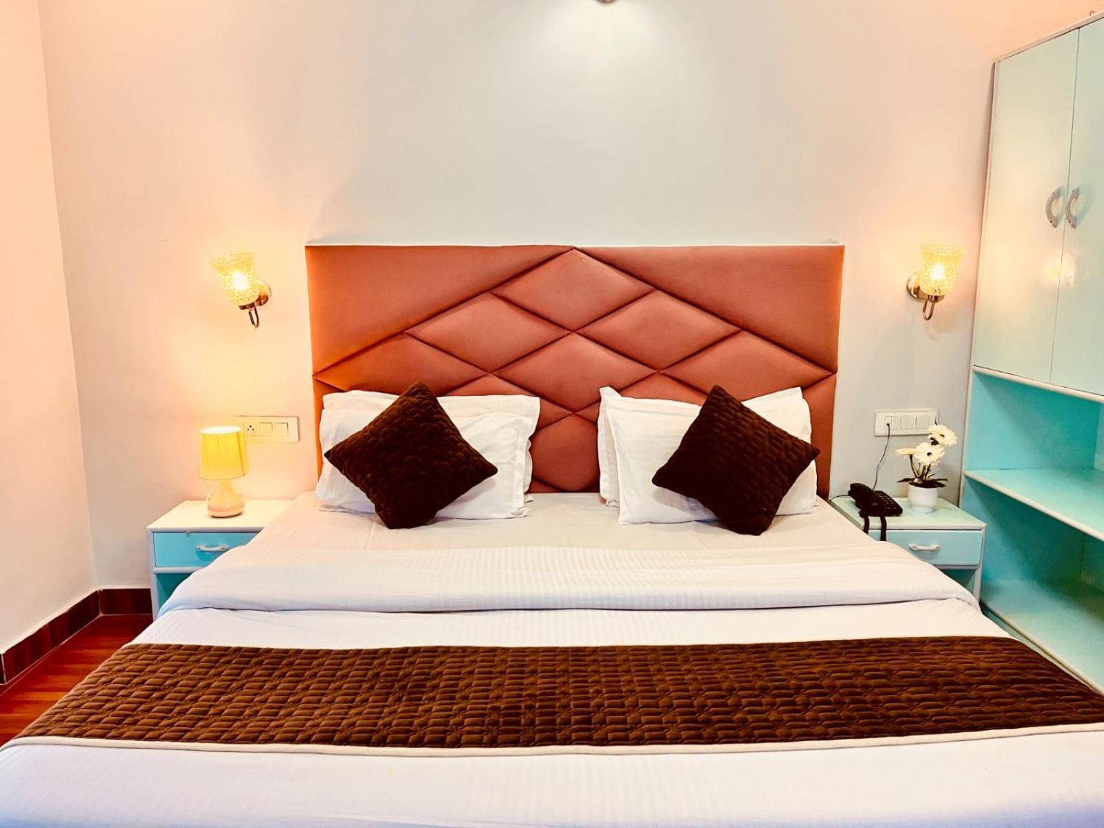 Hadimba Hill View By Hadimba Palace, Manali - Premium Room ! Family Hotel ! Parking ! Near Hadimba Temple エクステリア 写真