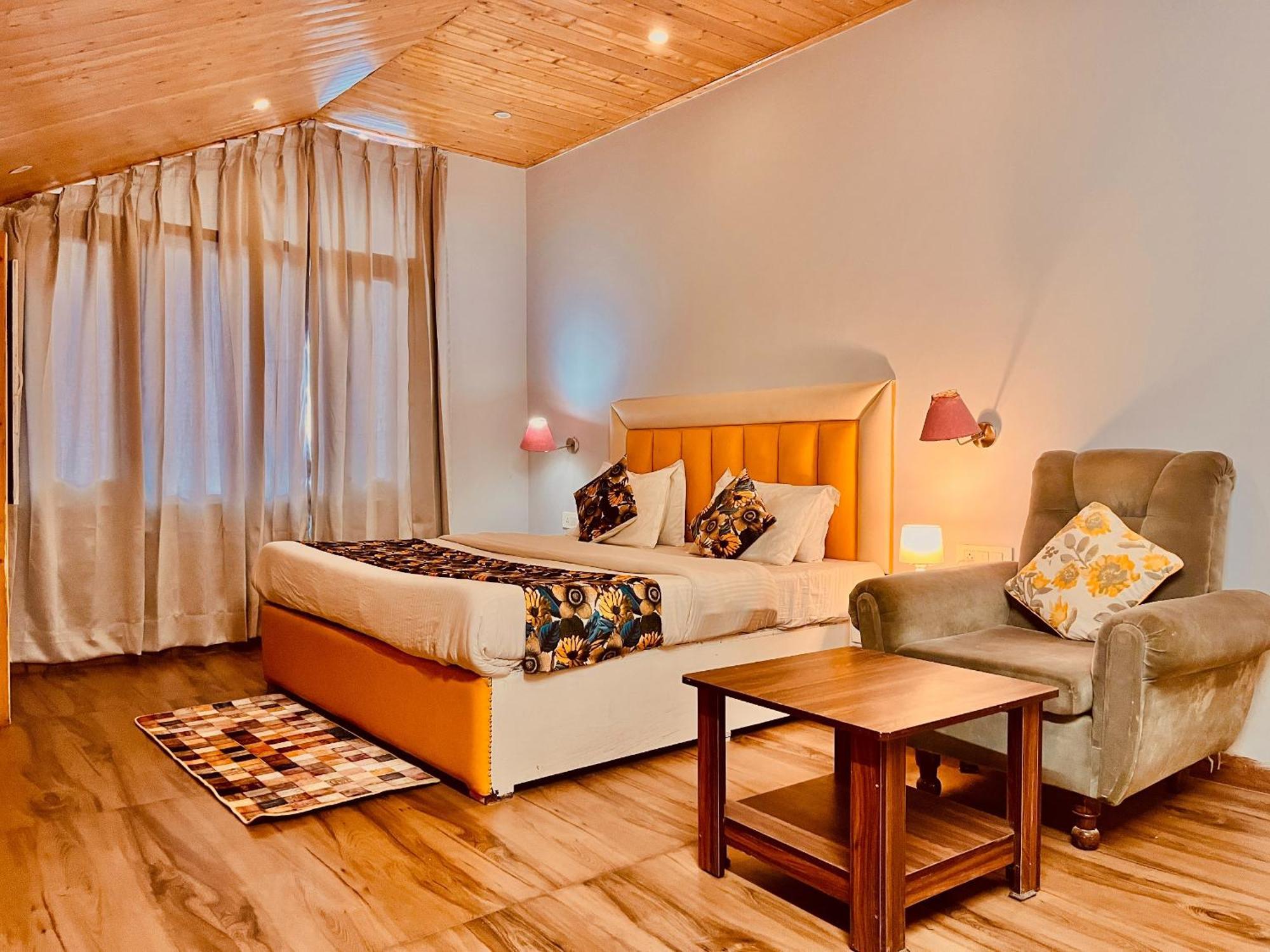 Hadimba Hill View By Hadimba Palace, Manali - Premium Room ! Family Hotel ! Parking ! Near Hadimba Temple エクステリア 写真