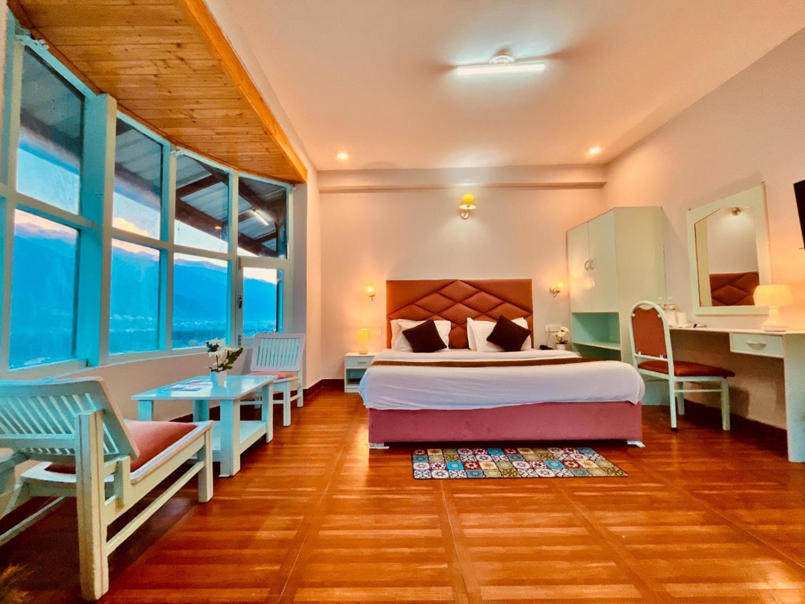 Hadimba Hill View By Hadimba Palace, Manali - Premium Room ! Family Hotel ! Parking ! Near Hadimba Temple エクステリア 写真