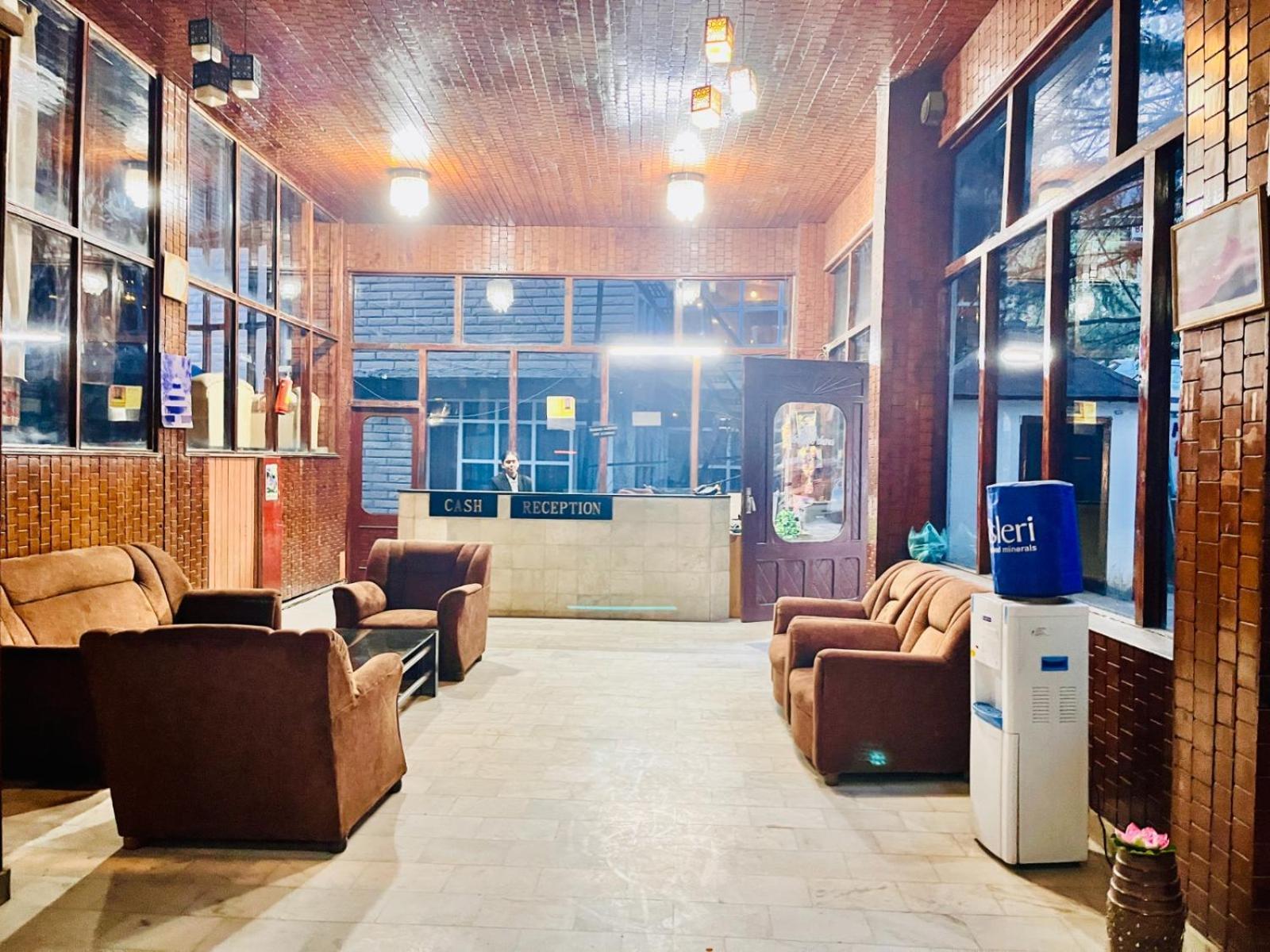 Hadimba Hill View By Hadimba Palace, Manali - Premium Room ! Family Hotel ! Parking ! Near Hadimba Temple エクステリア 写真