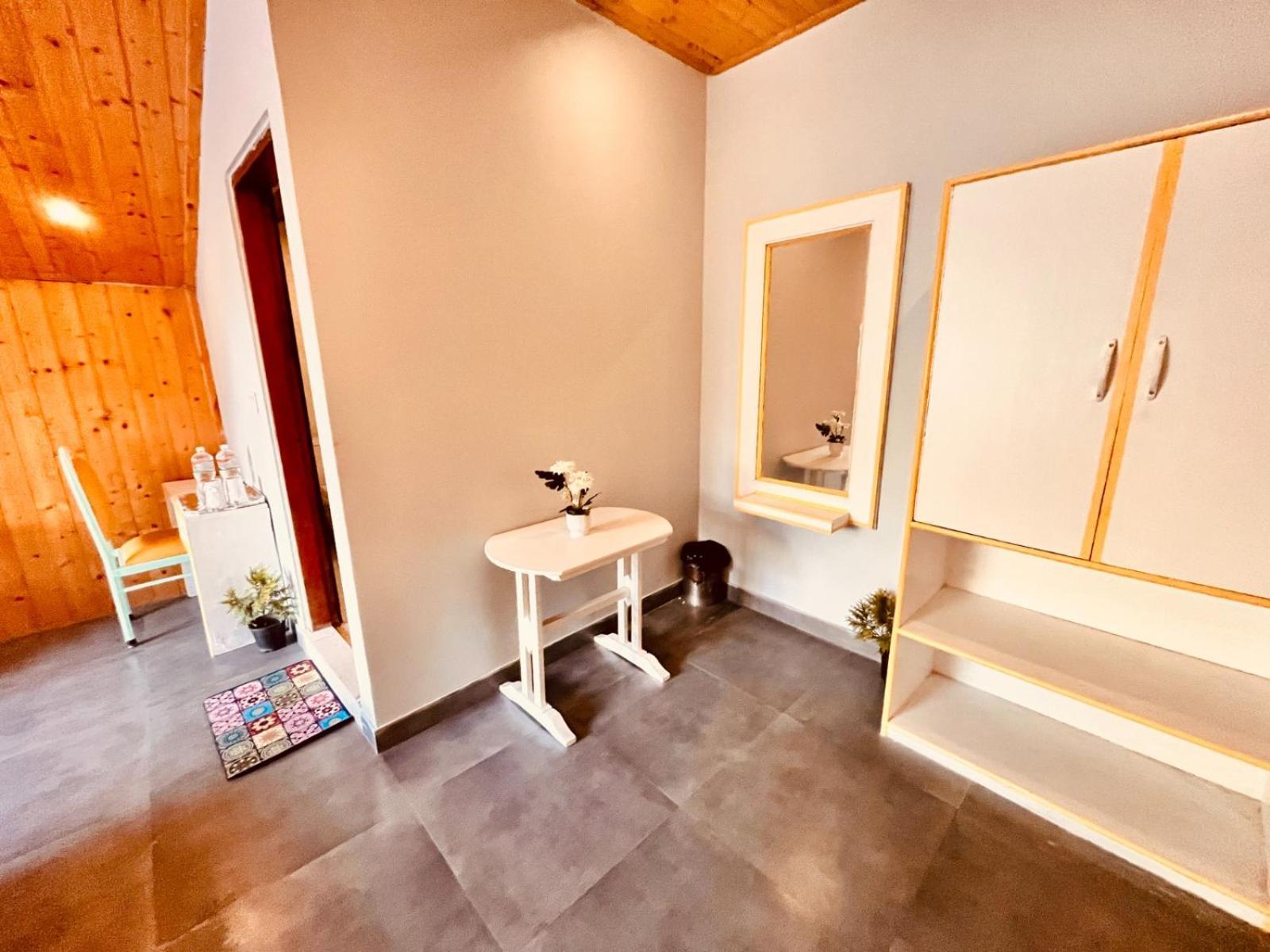 Hadimba Hill View By Hadimba Palace, Manali - Premium Room ! Family Hotel ! Parking ! Near Hadimba Temple エクステリア 写真