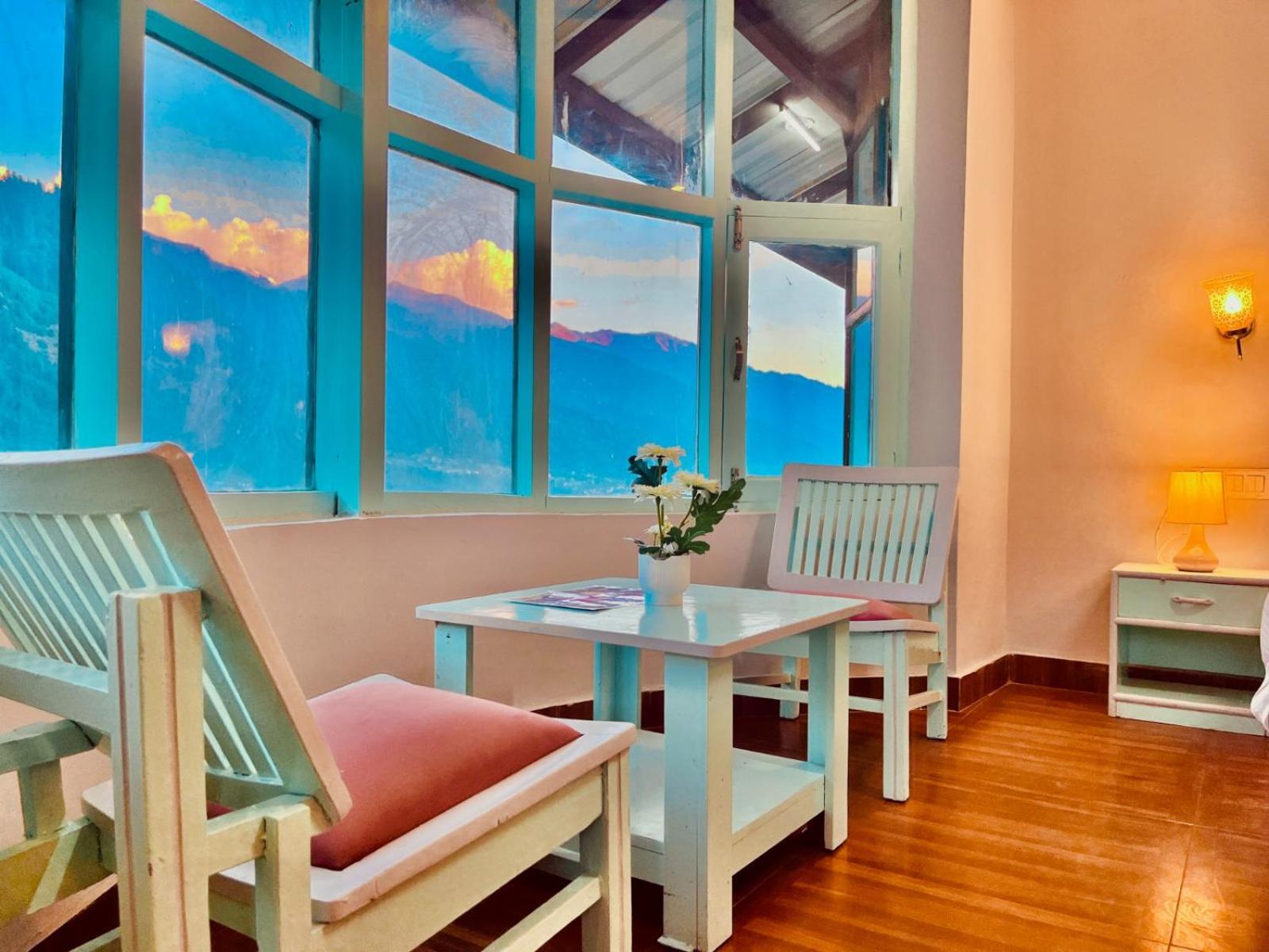Hadimba Hill View By Hadimba Palace, Manali - Premium Room ! Family Hotel ! Parking ! Near Hadimba Temple エクステリア 写真