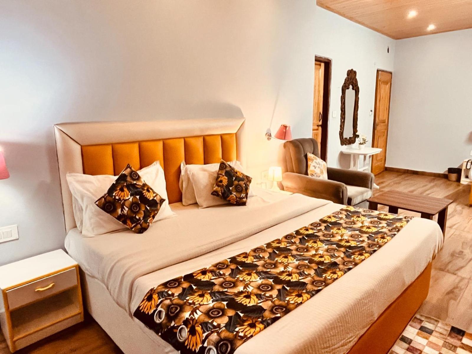 Hadimba Hill View By Hadimba Palace, Manali - Premium Room ! Family Hotel ! Parking ! Near Hadimba Temple エクステリア 写真
