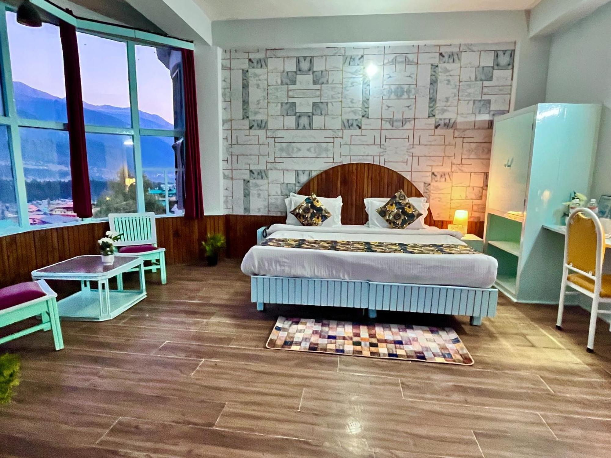 Hadimba Hill View By Hadimba Palace, Manali - Premium Room ! Family Hotel ! Parking ! Near Hadimba Temple エクステリア 写真