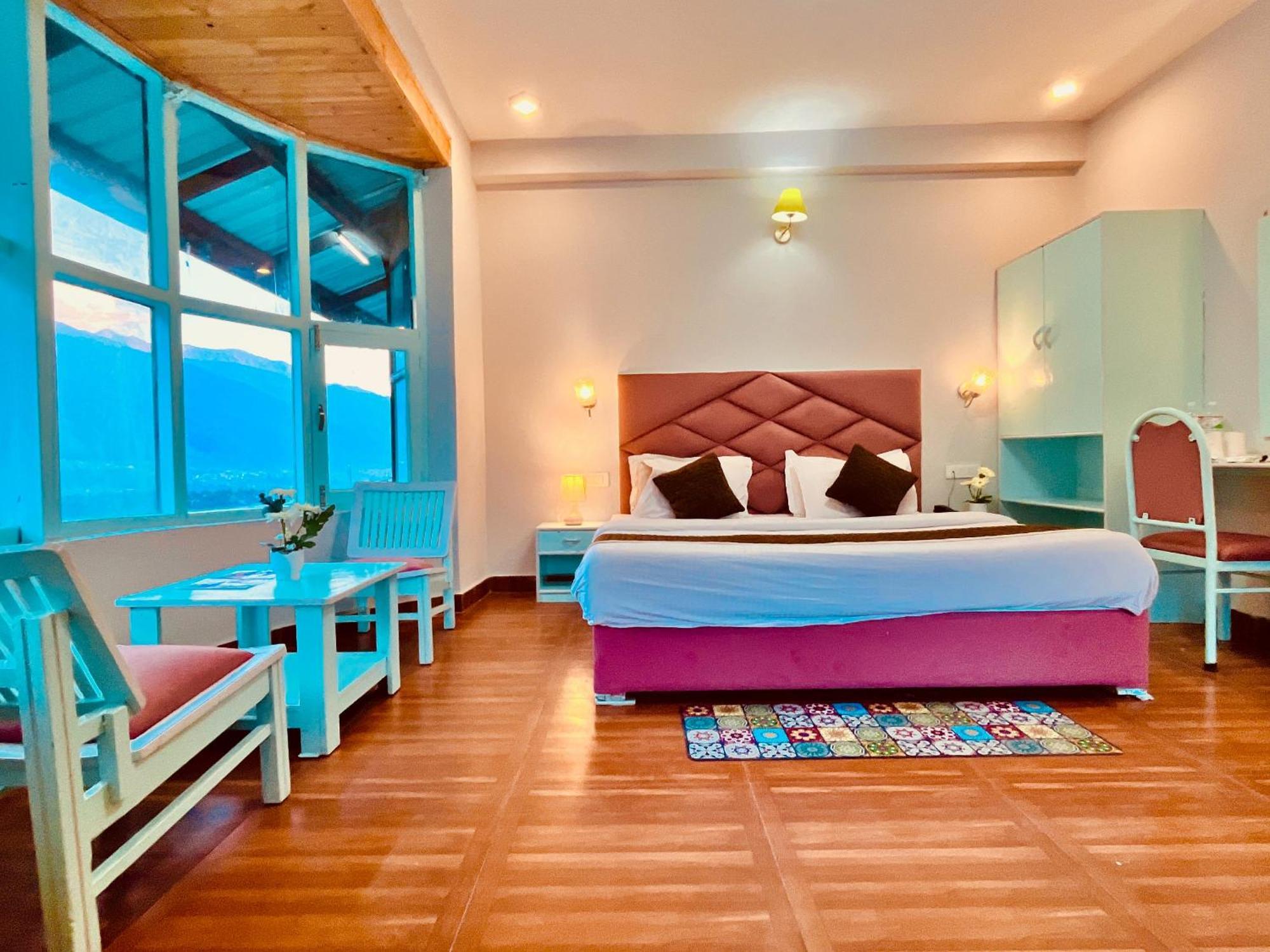 Hadimba Hill View By Hadimba Palace, Manali - Premium Room ! Family Hotel ! Parking ! Near Hadimba Temple エクステリア 写真