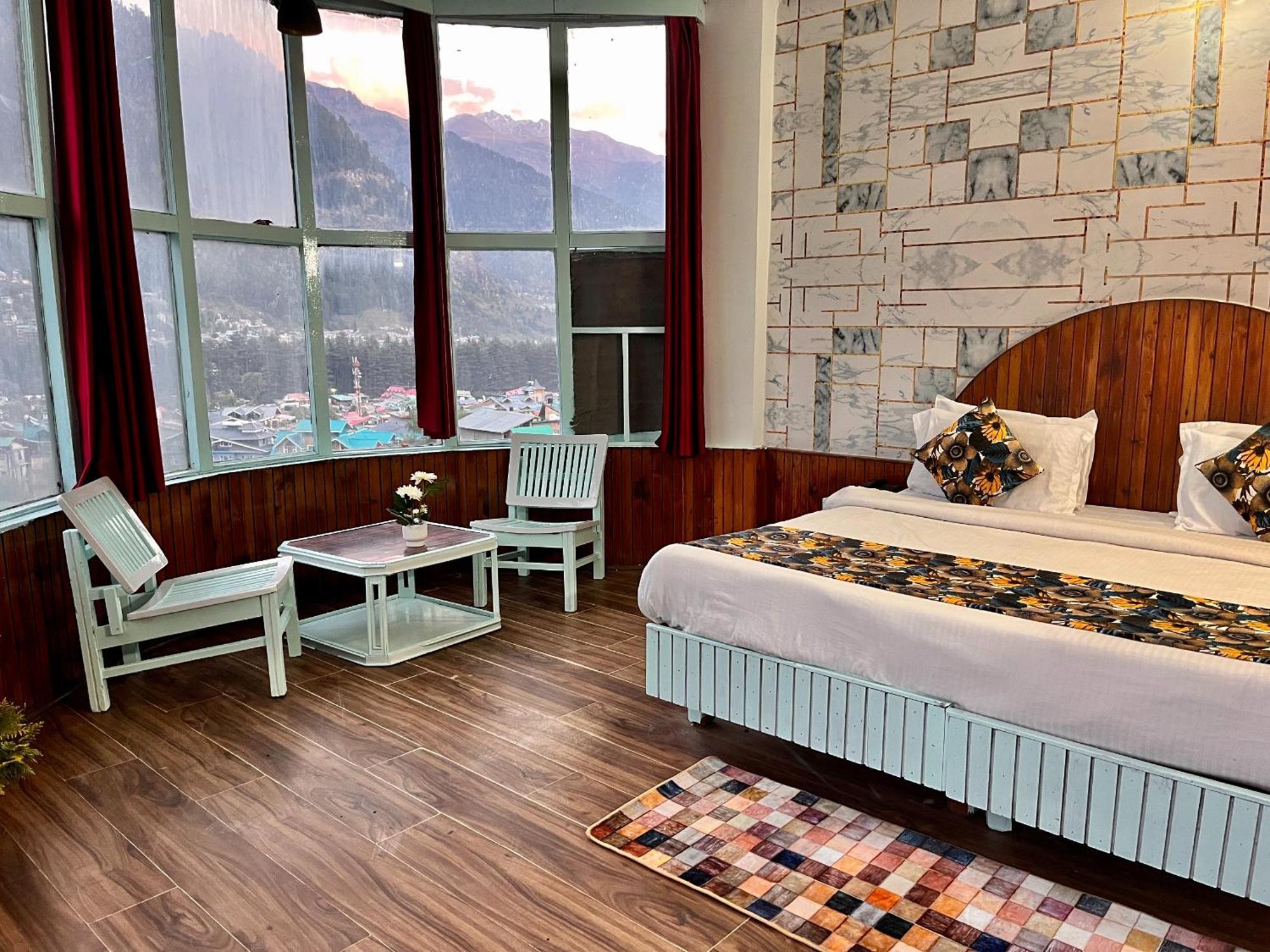 Hadimba Hill View By Hadimba Palace, Manali - Premium Room ! Family Hotel ! Parking ! Near Hadimba Temple エクステリア 写真