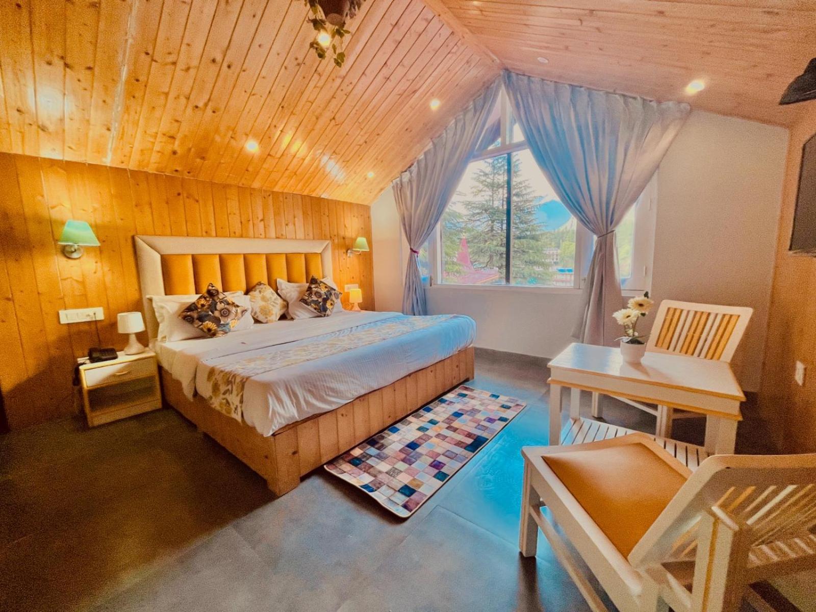 Hadimba Hill View By Hadimba Palace, Manali - Premium Room ! Family Hotel ! Parking ! Near Hadimba Temple エクステリア 写真
