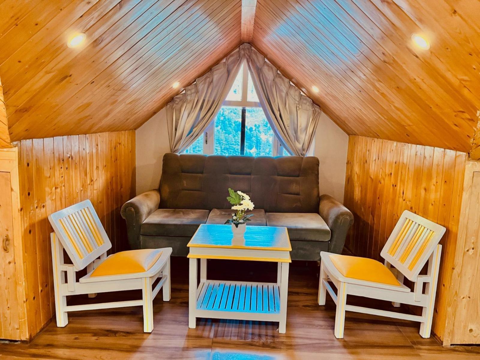 Hadimba Hill View By Hadimba Palace, Manali - Premium Room ! Family Hotel ! Parking ! Near Hadimba Temple エクステリア 写真