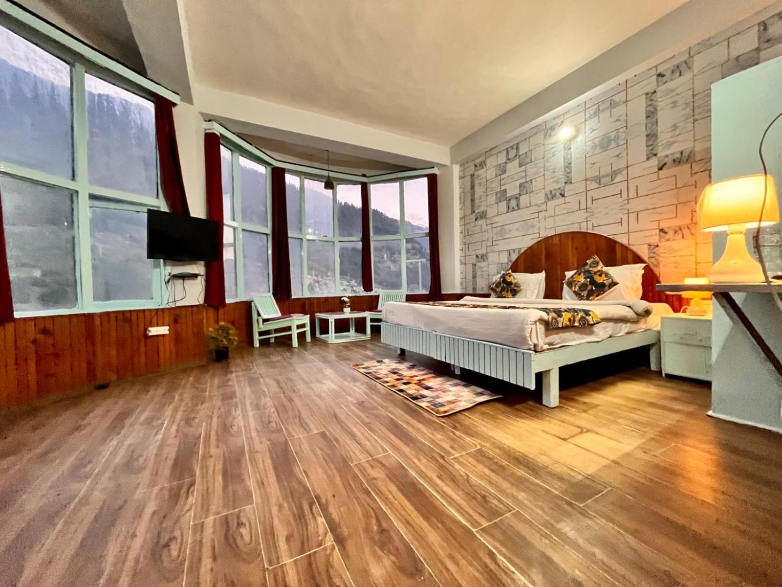Hadimba Hill View By Hadimba Palace, Manali - Premium Room ! Family Hotel ! Parking ! Near Hadimba Temple エクステリア 写真