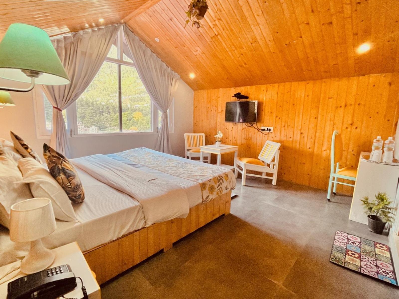 Hadimba Hill View By Hadimba Palace, Manali - Premium Room ! Family Hotel ! Parking ! Near Hadimba Temple エクステリア 写真