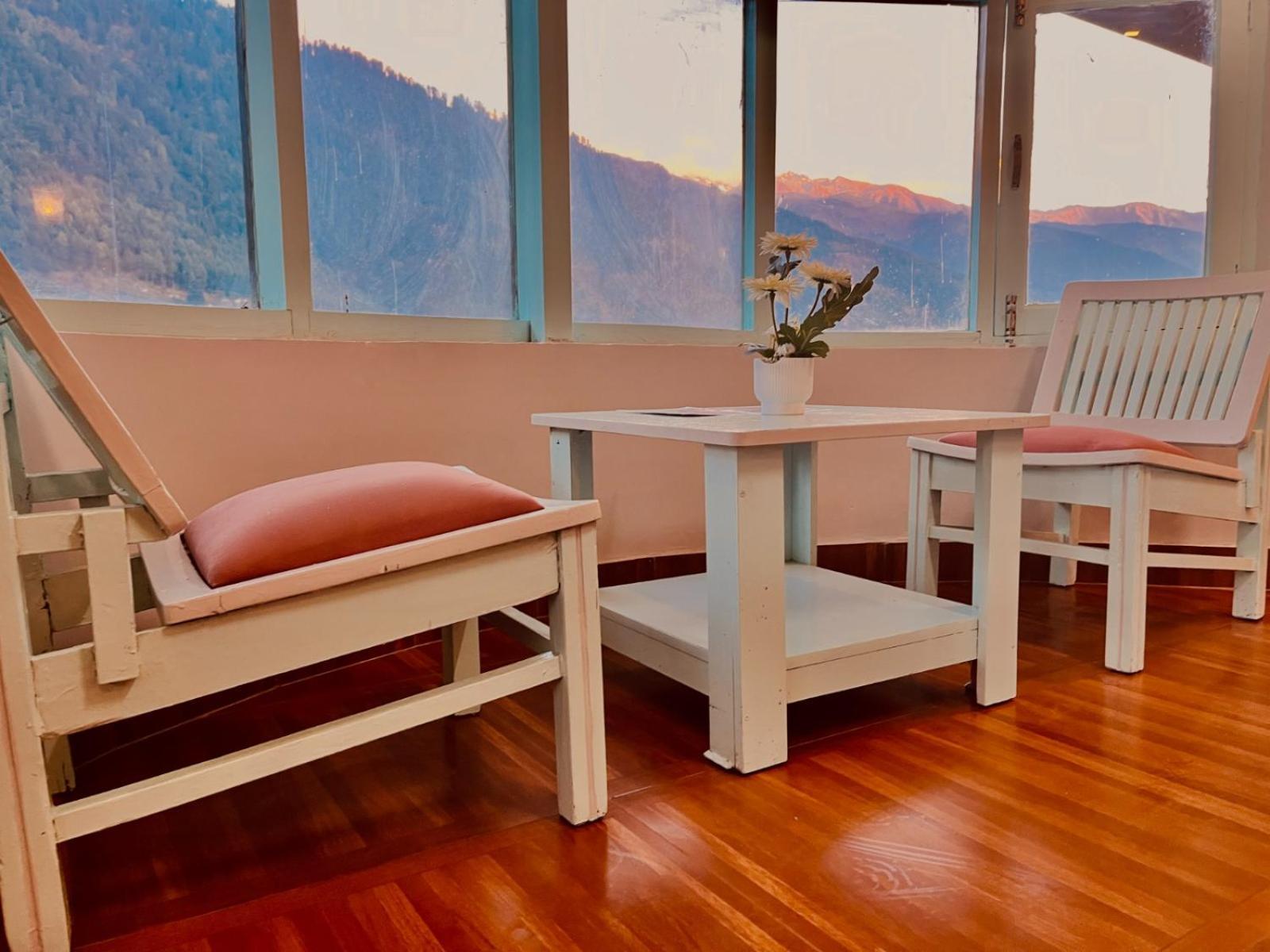 Hadimba Hill View By Hadimba Palace, Manali - Premium Room ! Family Hotel ! Parking ! Near Hadimba Temple エクステリア 写真