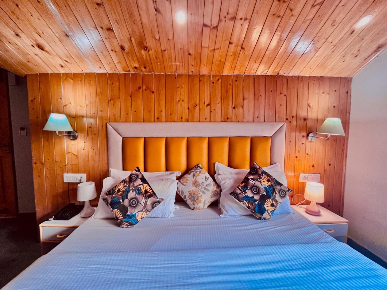 Hadimba Hill View By Hadimba Palace, Manali - Premium Room ! Family Hotel ! Parking ! Near Hadimba Temple エクステリア 写真