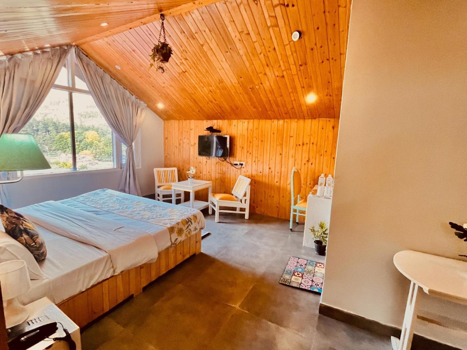 Hadimba Hill View By Hadimba Palace, Manali - Premium Room ! Family Hotel ! Parking ! Near Hadimba Temple エクステリア 写真