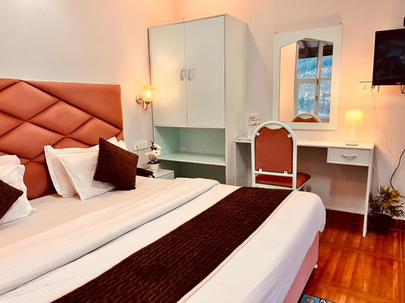 Hadimba Hill View By Hadimba Palace, Manali - Premium Room ! Family Hotel ! Parking ! Near Hadimba Temple エクステリア 写真