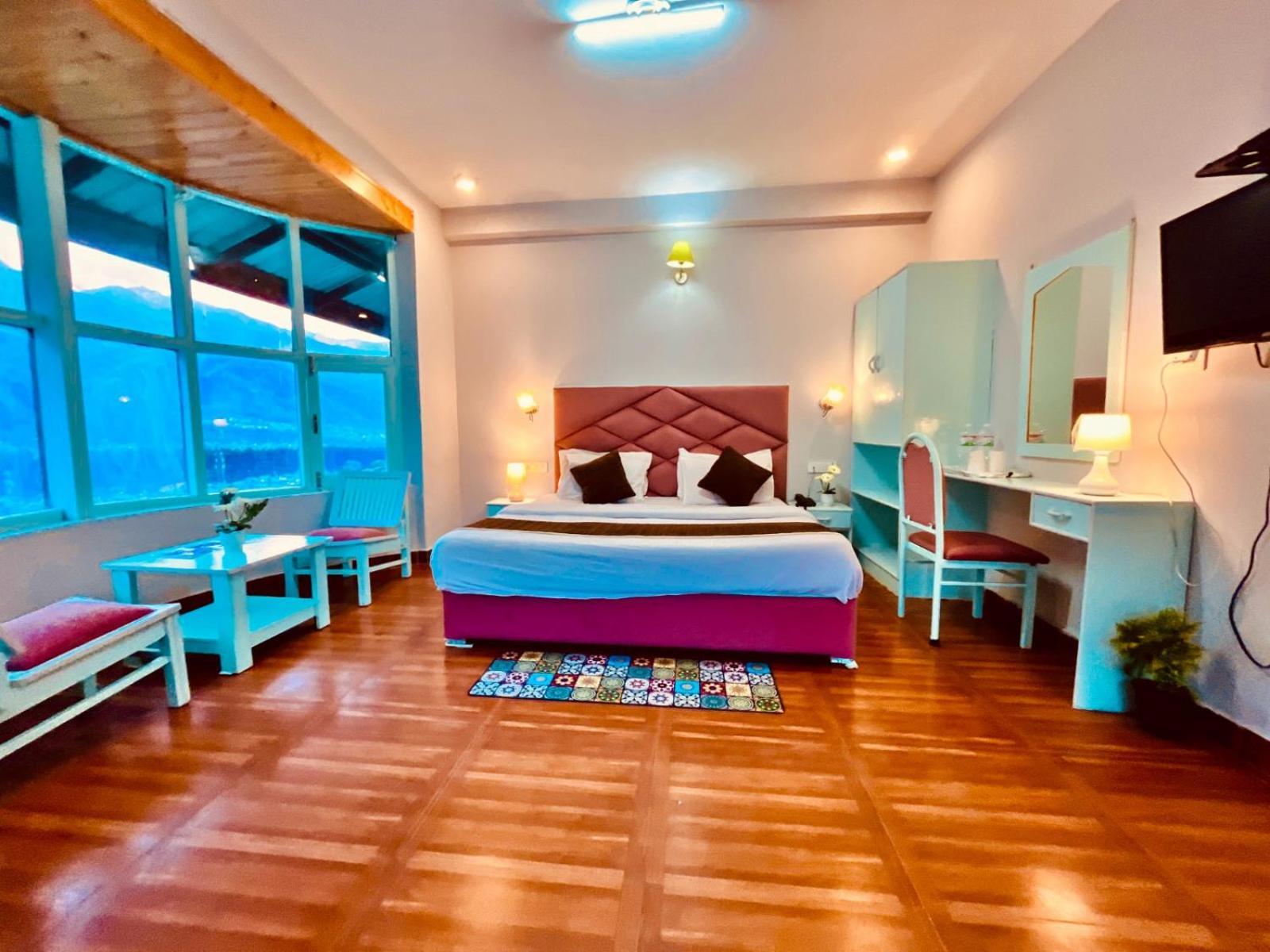Hadimba Hill View By Hadimba Palace, Manali - Premium Room ! Family Hotel ! Parking ! Near Hadimba Temple エクステリア 写真