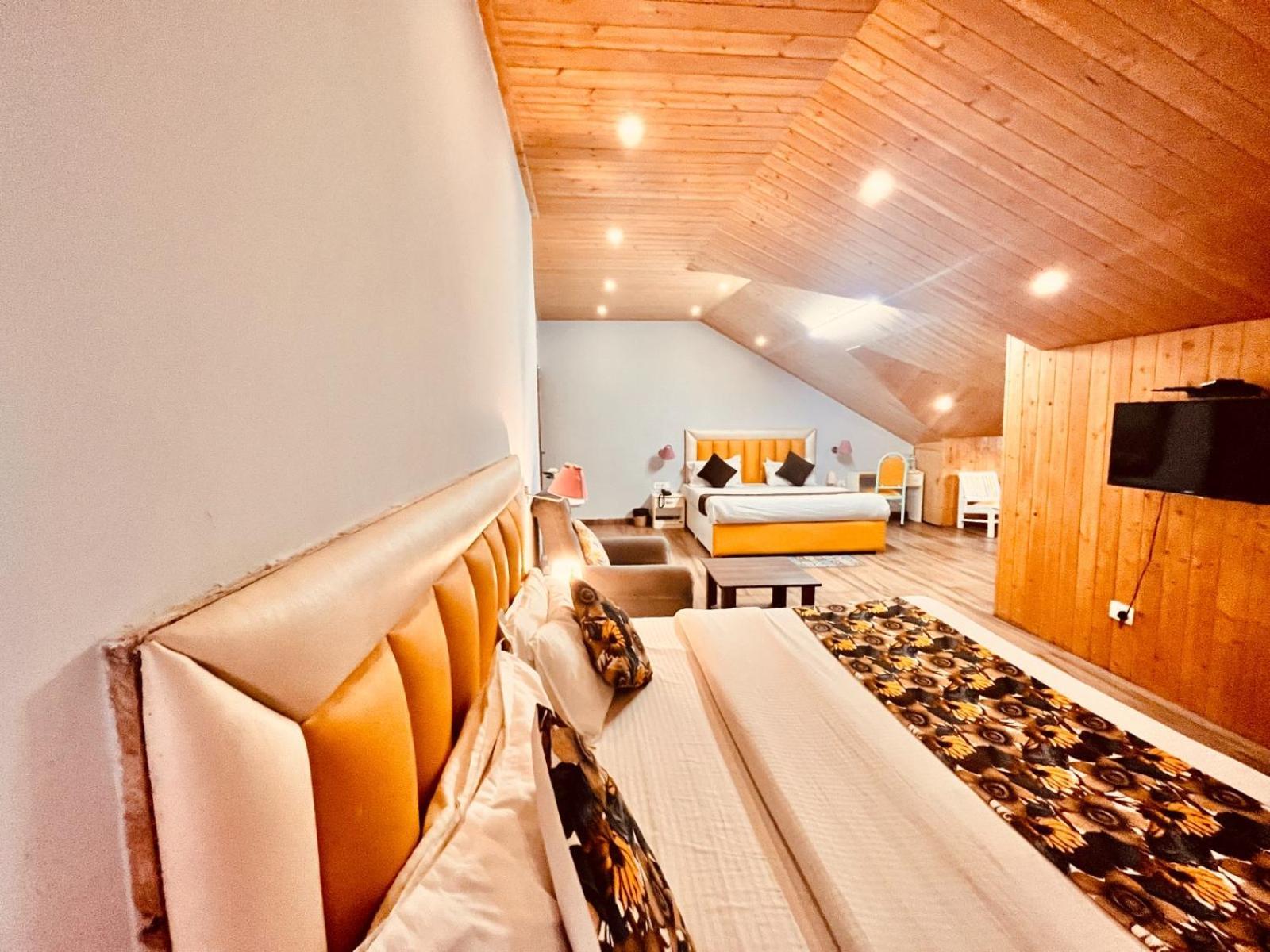 Hadimba Hill View By Hadimba Palace, Manali - Premium Room ! Family Hotel ! Parking ! Near Hadimba Temple エクステリア 写真