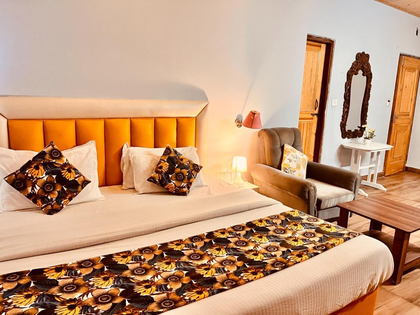 Hadimba Hill View By Hadimba Palace, Manali - Premium Room ! Family Hotel ! Parking ! Near Hadimba Temple エクステリア 写真