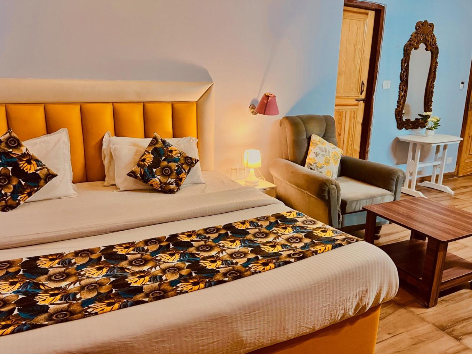 Hadimba Hill View By Hadimba Palace, Manali - Premium Room ! Family Hotel ! Parking ! Near Hadimba Temple エクステリア 写真
