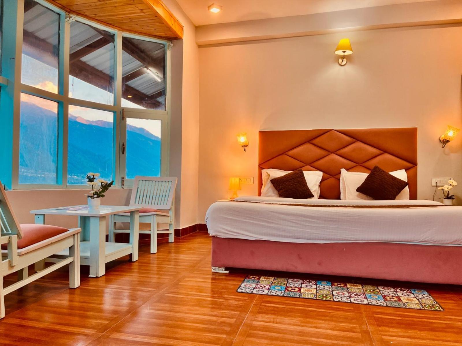 Hadimba Hill View By Hadimba Palace, Manali - Premium Room ! Family Hotel ! Parking ! Near Hadimba Temple エクステリア 写真
