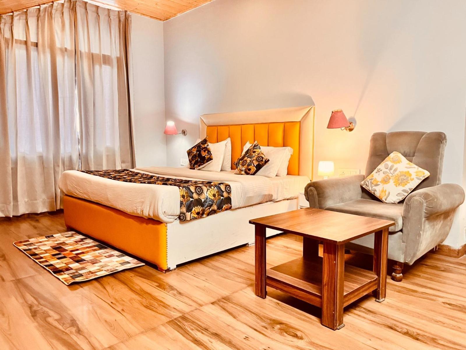 Hadimba Hill View By Hadimba Palace, Manali - Premium Room ! Family Hotel ! Parking ! Near Hadimba Temple エクステリア 写真