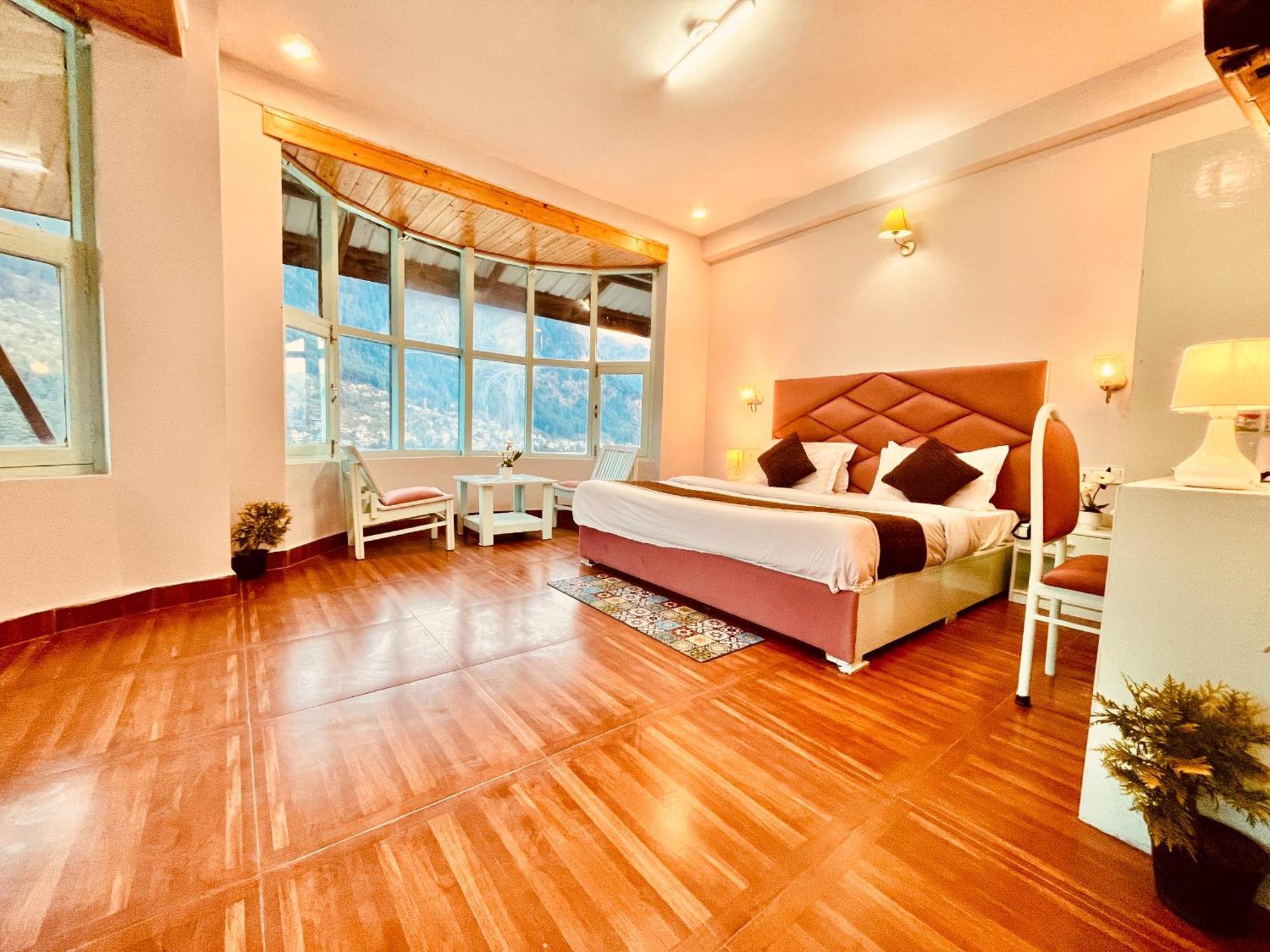 Hadimba Hill View By Hadimba Palace, Manali - Premium Room ! Family Hotel ! Parking ! Near Hadimba Temple エクステリア 写真