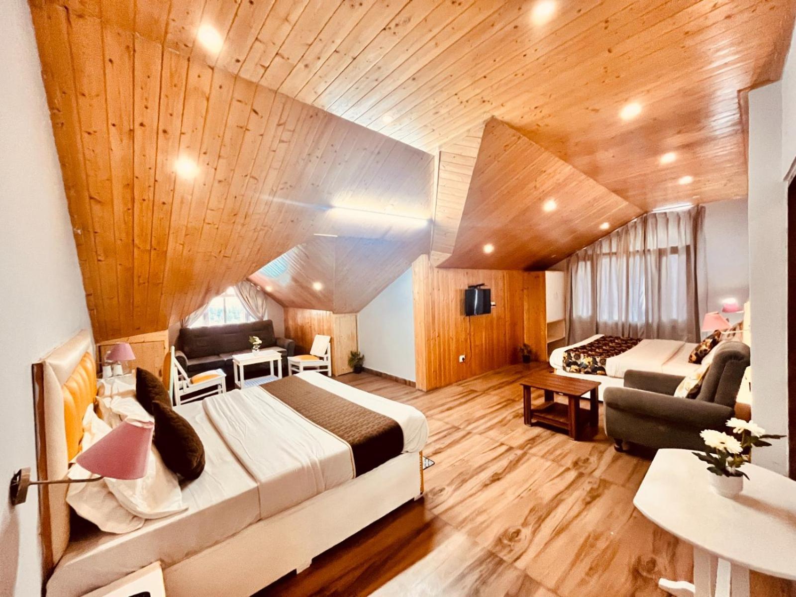 Hadimba Hill View By Hadimba Palace, Manali - Premium Room ! Family Hotel ! Parking ! Near Hadimba Temple エクステリア 写真