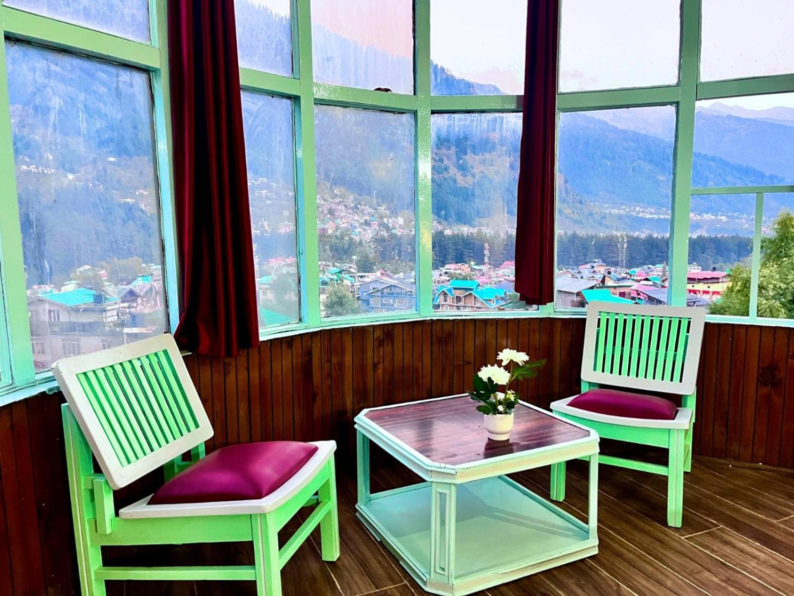 Hadimba Hill View By Hadimba Palace, Manali - Premium Room ! Family Hotel ! Parking ! Near Hadimba Temple エクステリア 写真