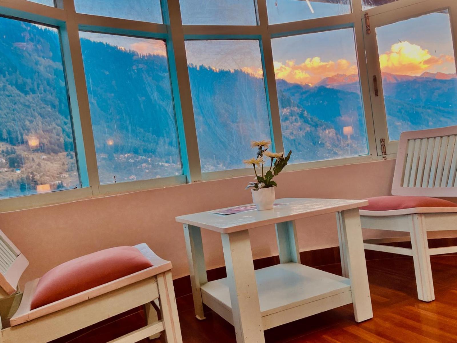 Hadimba Hill View By Hadimba Palace, Manali - Premium Room ! Family Hotel ! Parking ! Near Hadimba Temple エクステリア 写真