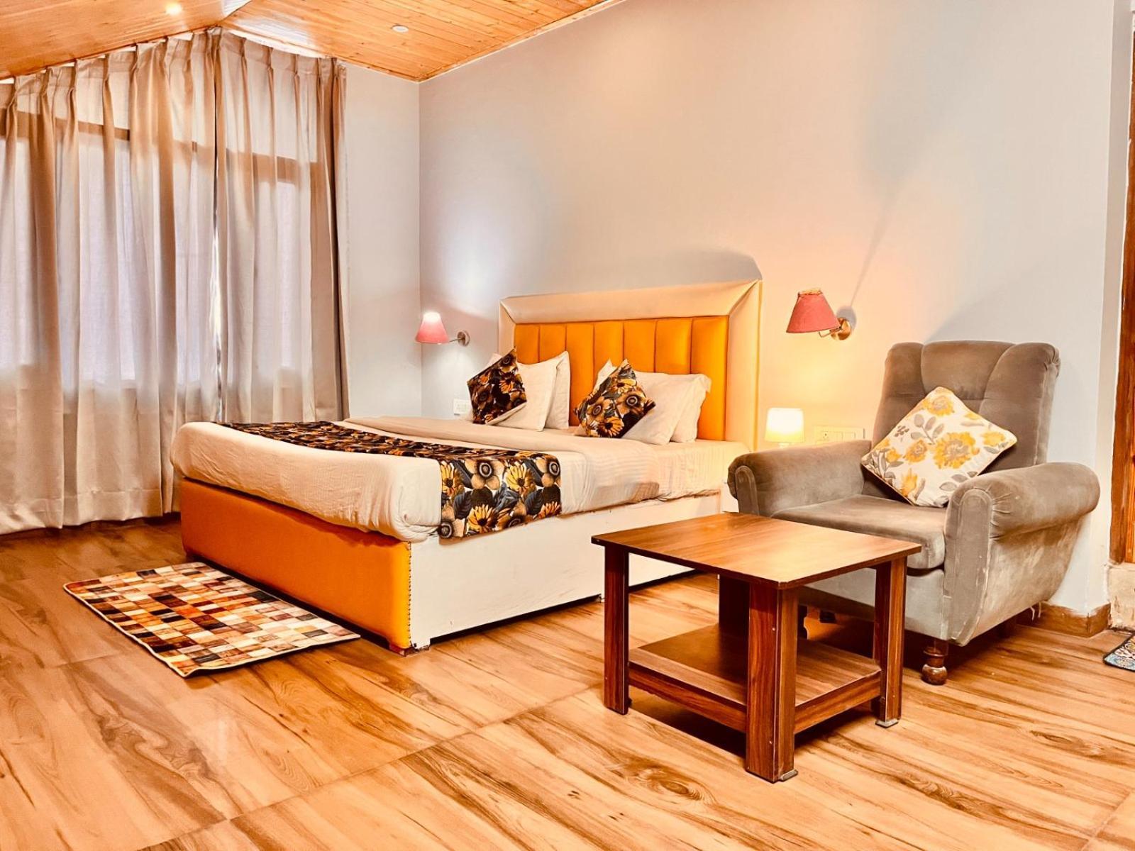 Hadimba Hill View By Hadimba Palace, Manali - Premium Room ! Family Hotel ! Parking ! Near Hadimba Temple エクステリア 写真